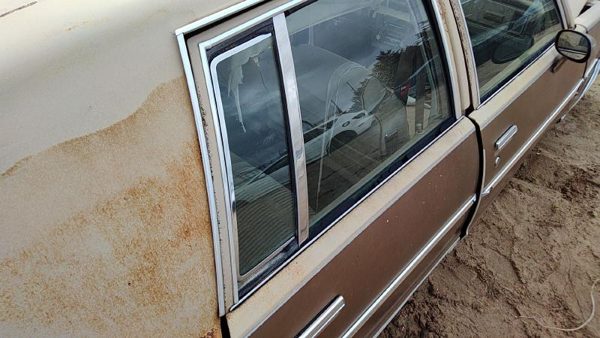 81-83 Malibu Passenger Right Rear Vent Window Back Door Glass With Frame 4 Door — photo 2