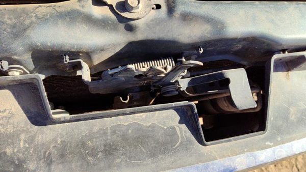 2004-2012 Gmc Canyon Hood Latch Assembly With Bracket Oem 19167125 — photo 4