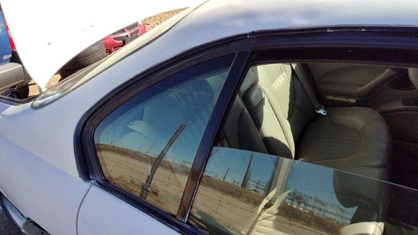 92-99 Bonneville Passenger Right Rear Vent Window Back Door Glass With Frame — photo 1