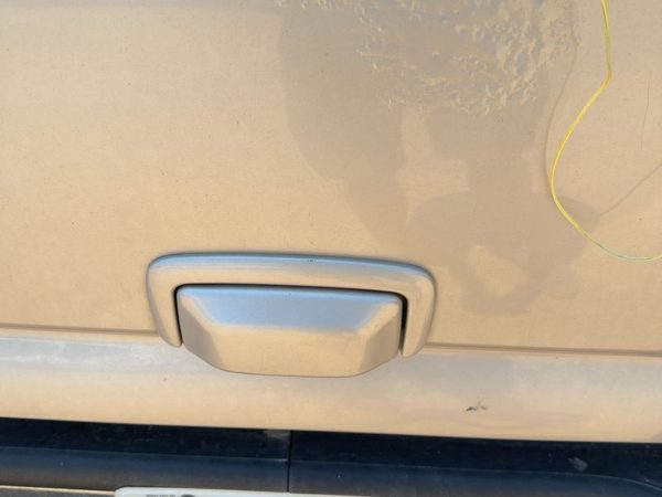 2000-2006 Chevy Suburban 1500 Rear Lift Gate Hatch Handle Assembly OEM — photo 2