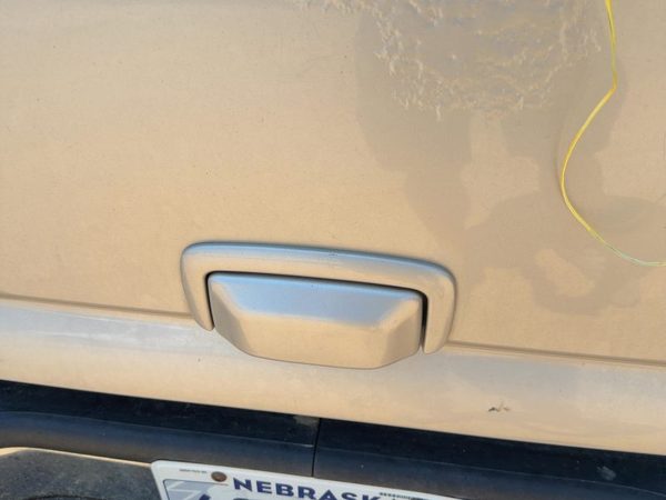 2000-2006 Chevy Suburban 1500 Rear Lift Gate Hatch Handle Assembly OEM — photo 1