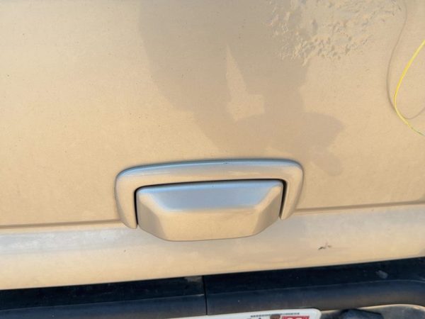 2000-2006 Chevy Suburban 1500 Rear Lift Gate Hatch Handle Assembly OEM — photo 4