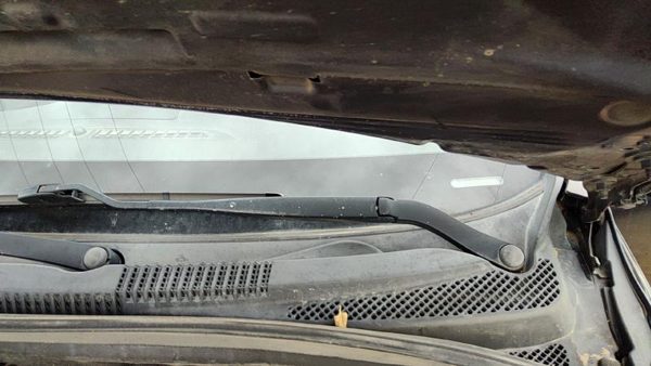 2011 Driver Left Windshield Wiper Arm OEM Blade Lever — photo 3