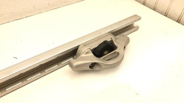 2005-2007 Nissan Titan Front Header Tie Down Channel With Hooks Oem 932238S120 — photo 3