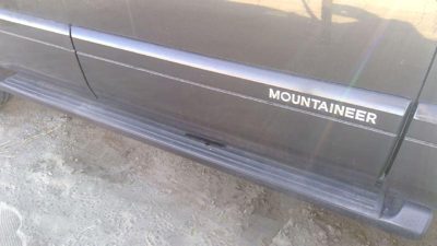 06-10 Mountaineer Passenger Right Front Moulding From Door Trim Charcoal G5