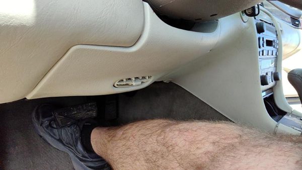 1998-00 Cadillac Seville Lower Dash Under Column Knee Bolster Trim Panel Tan 503 — photo 3