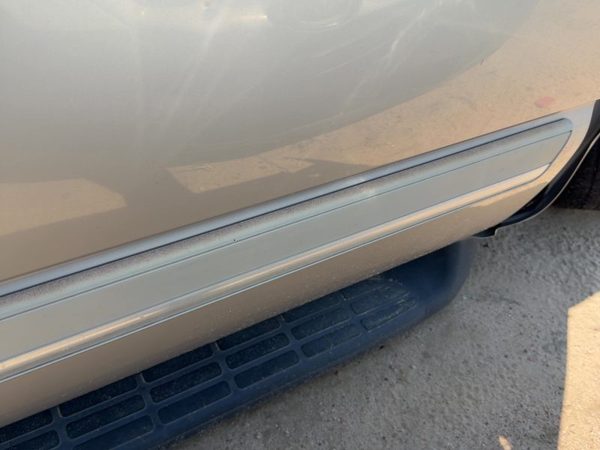 00-06 Suburban 1500 Passenger Right Front Moulding From Door Trim Strip Silver B — photo 3
