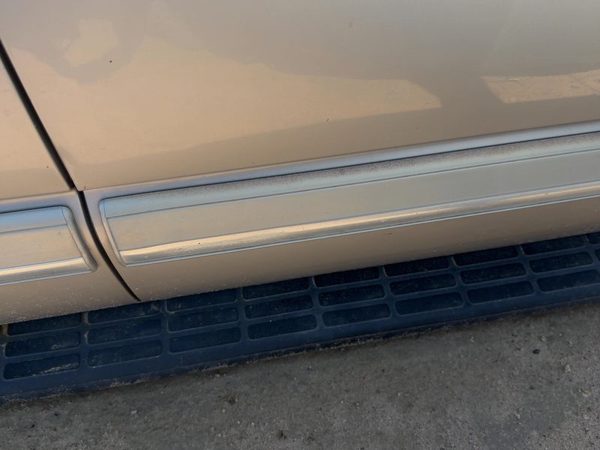 00-06 Suburban 1500 Passenger Right Front Moulding From Door Trim Strip Silver B — photo 4