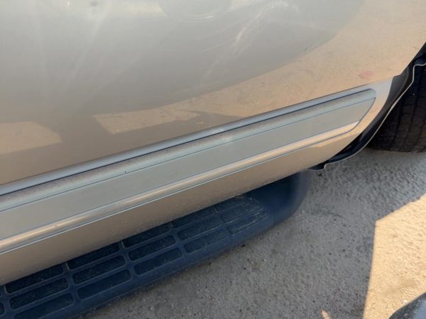 00-06 Suburban 1500 Passenger Right Front Moulding From Door Trim Strip Silver B — photo 6