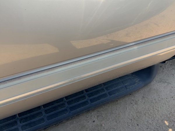 00-06 Suburban 1500 Passenger Right Front Moulding From Door Trim Strip Silver B — photo 7