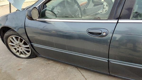 2002 Chrysler 300M Front Door LH Blue Pbq — photo 1