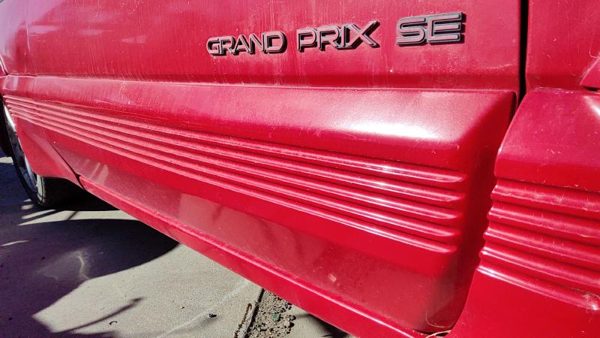 88-96 Grand Prix Passenger Right Front Moulding From Door Trim Strip Red 2 Door — photo 4