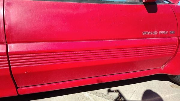 88-96 Grand Prix Passenger Right Front Moulding From Door Trim Strip Red 2 Door — photo 1