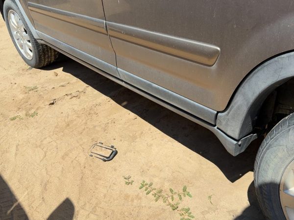 2005-2006 Honda Crv Driver Left Lower Rocker Panel Moulding Oem 71850S9A010 — photo 1