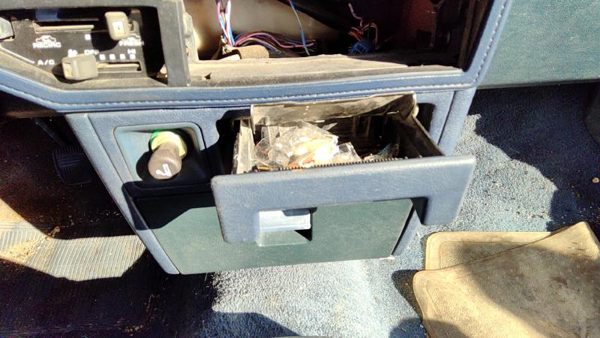 1985-1986 Toyota Camry Ash Tray Assembly Oem Slide Out Dash Blue — photo 4