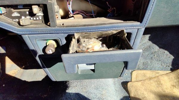 1985-1986 Toyota Camry Ash Tray Assembly Oem Slide Out Dash Blue — photo 5