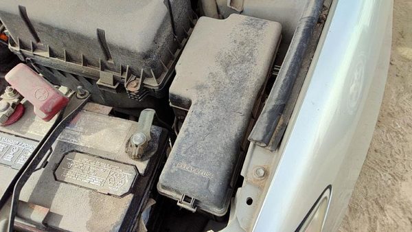2005 Toyota Camry Engine Fuse Box 2.4L — photo 3