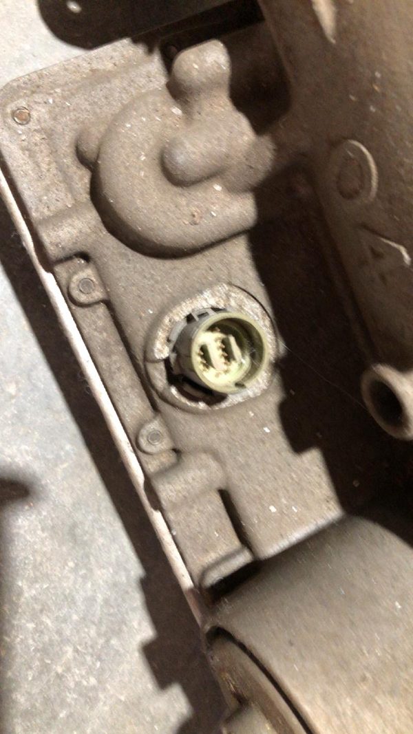2003 Suburban 1500 Transmission Assy. Chevy 5.3L L59 4X4 — photo 9