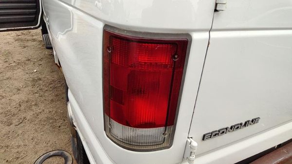 1992-2004 Ford Van E250 Driver Left Tail Light Brake Lamp Oem Rear F5Uz13405A — photo 2