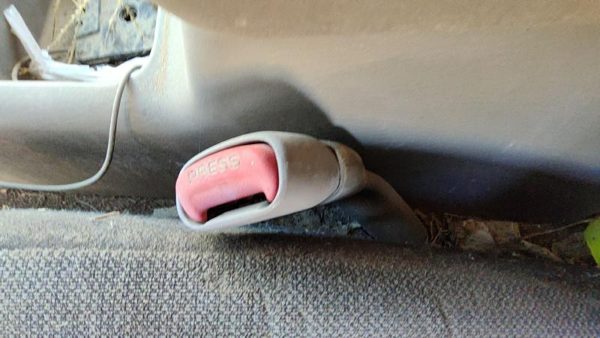 2000-2004 Jeep Grand Cherokee Driver Left Front Seat Belt Buckle Receiver Gray — photo 2