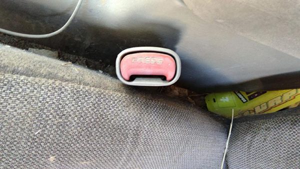 2000-2004 Jeep Grand Cherokee Driver Left Front Seat Belt Buckle Receiver Gray — photo 3