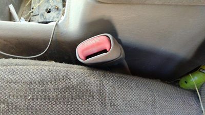 2000-2004 Jeep Grand Cherokee Driver Left Front Seat Belt Buckle Receiver Gray