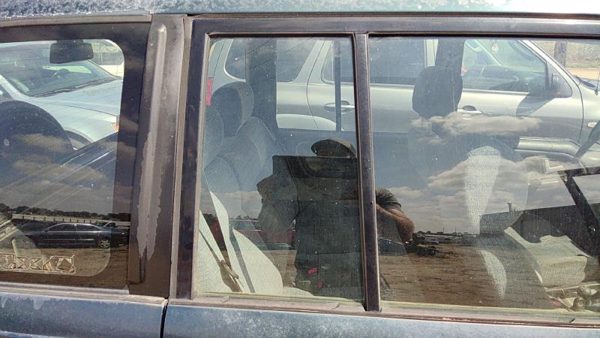 91-98 Sidekick Passenger Right Rear Vent Window Back Door Glass With Frame — photo 3
