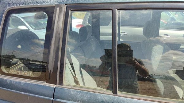 91-98 Sidekick Passenger Right Rear Vent Window Back Door Glass With Frame — photo 1