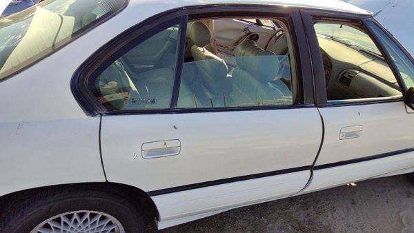 1994 Pontiac Bonneville Rear Door RH White — photo 1