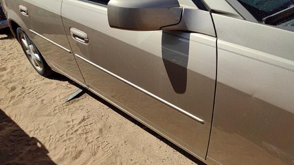2005 Cadillac CTS Front Door RH Sand Storm 61U — photo 2