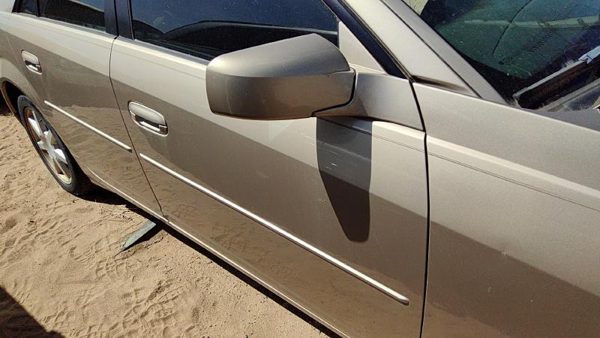 2005 Cadillac CTS Front Door RH Sand Storm 61U — photo 1