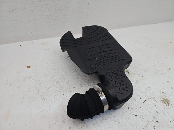 2004 Chevy Silverado 2500 Air Intake Tube Resonator Box 6.6L Duramax Diesel — photo 2