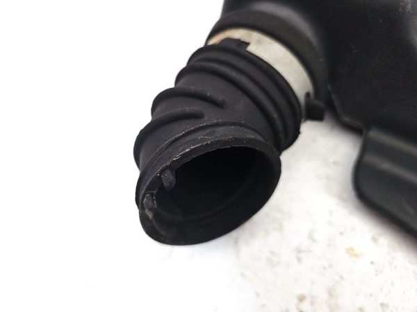 2004 Chevy Silverado 2500 Air Intake Tube Resonator Box 6.6L Duramax Diesel — photo 8
