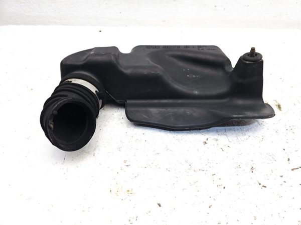 2004 Chevy Silverado 2500 Air Intake Tube Resonator Box 6.6L Duramax Diesel — photo 7