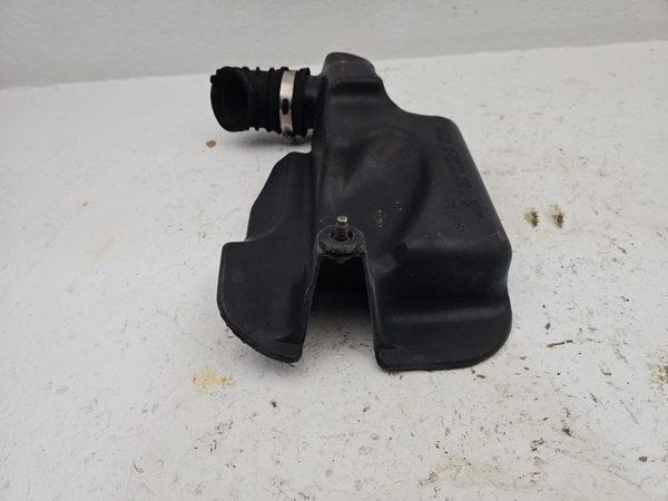 2004 Chevy Silverado 2500 Air Intake Tube Resonator Box 6.6L Duramax Diesel — photo 6