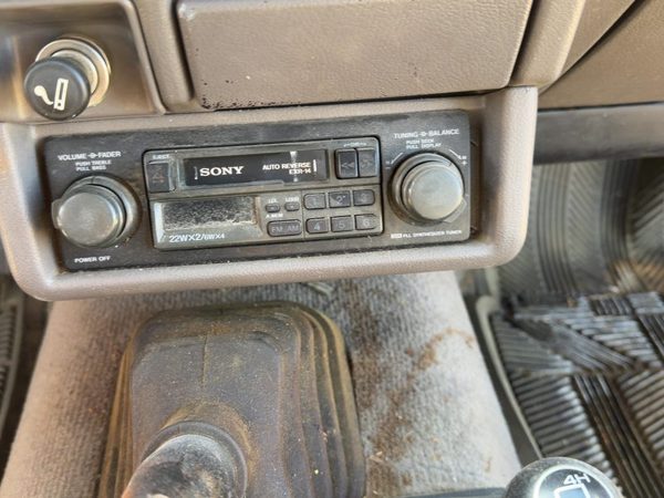 1991-1993 Isuzu Pup Stock Radio Oem Factory Stereo Player 8944261540 — photo 2