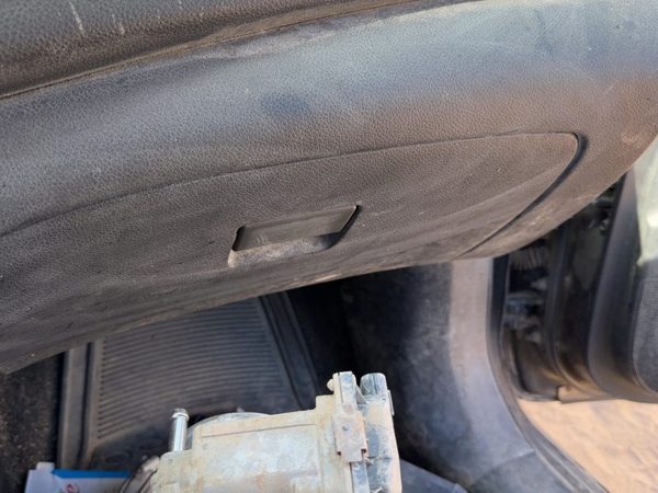2014 Nissan Sentra Glove Box Charcoal G — photo 1