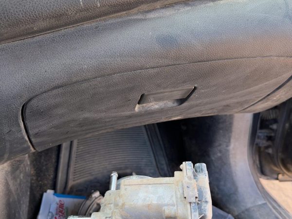 2014 Nissan Sentra Glove Box Charcoal G — photo 2