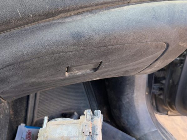 2014 Nissan Sentra Glove Box Charcoal G — photo 4