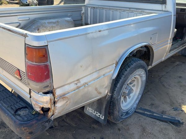 1991 Isuzu Pickup Pickup Box/bed Assembly Silver — photo 2