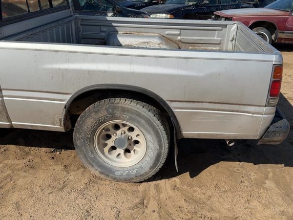 1991 Isuzu Pickup Pickup Box/bed Assembly Silver — photo 1