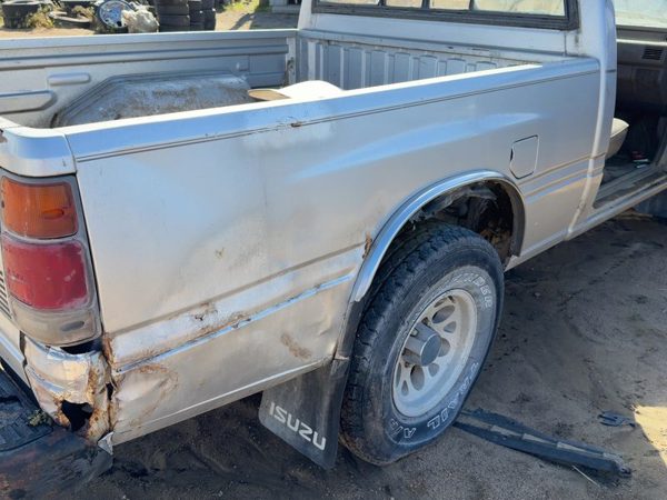 1991 Isuzu Pickup Pickup Box/bed Assembly Silver — photo 6