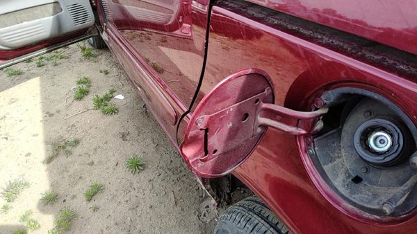 1997-2004 Chevy Venture Fuel Tank Door With Hinge Gas Lid Oem Filler Red 72U — photo 4