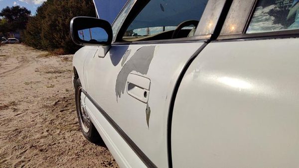 1994 Pontiac Bonneville Front Door LH White — photo 2