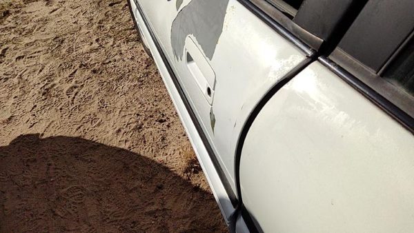 1994 Pontiac Bonneville Front Door LH White — photo 5