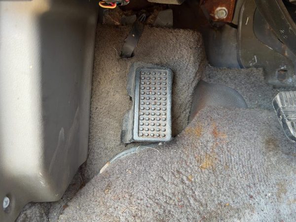 1985-1988 Nissan Maxima Sedan Driver Left Footrest Pad Automatic 3.0L OEM — photo 1