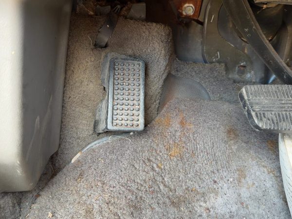 1985-1988 Nissan Maxima Sedan Driver Left Footrest Pad Automatic 3.0L OEM — photo 2
