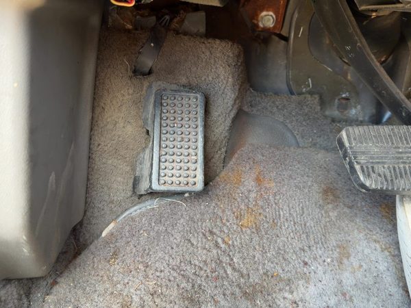 1985-1988 Nissan Maxima Sedan Driver Left Footrest Pad Automatic 3.0L OEM — photo 4