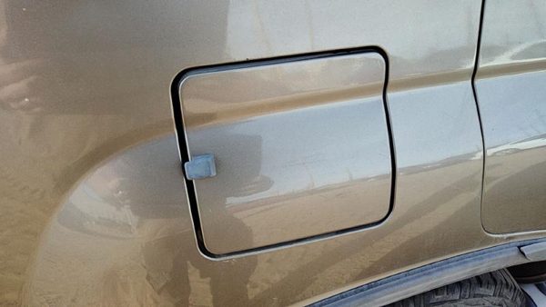 2000-2004 Nissan Xterra Fuel Tank Door With Hinge Gas Lid Oem Filler Granite Ky2 — photo 1