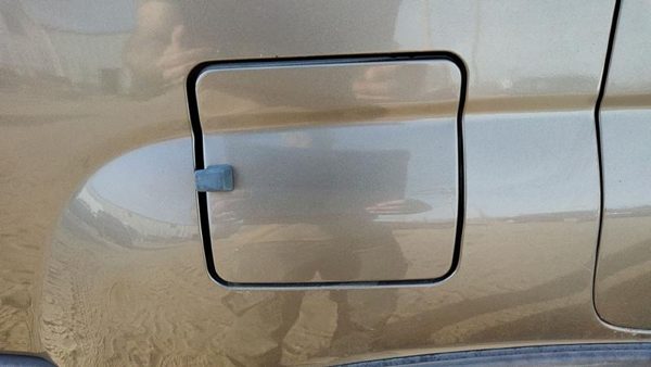 2000-2004 Nissan Xterra Fuel Tank Door With Hinge Gas Lid Oem Filler Granite Ky2 — photo 2